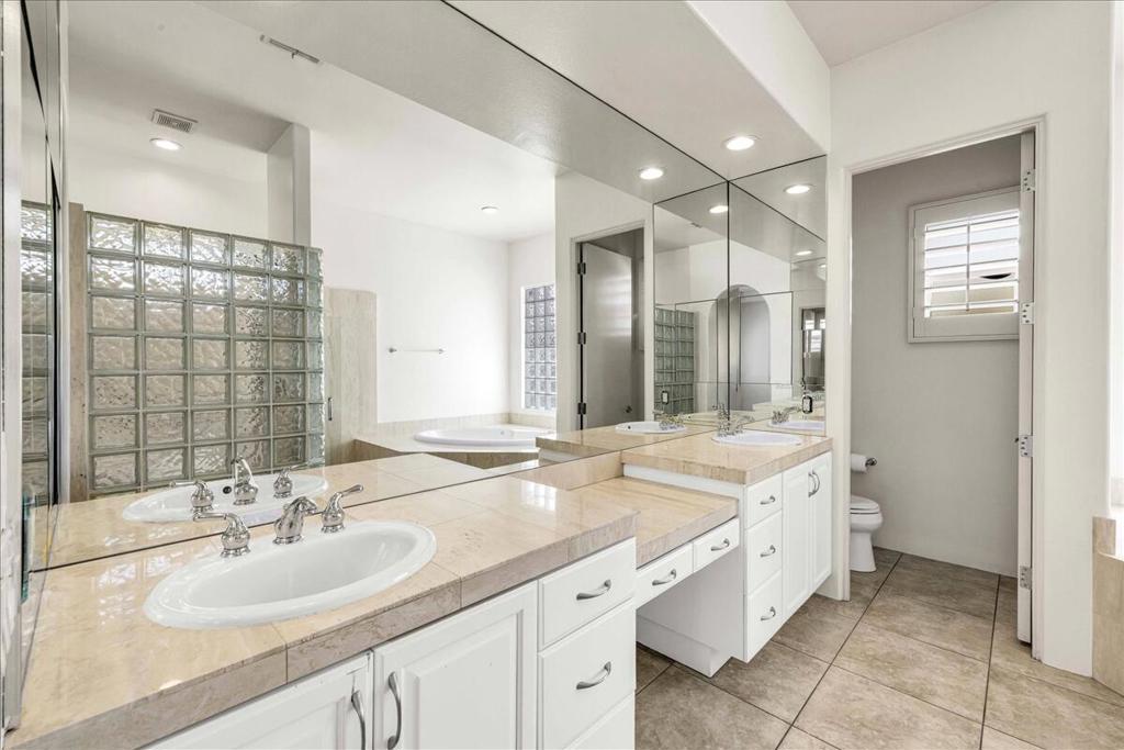 14 Collegiate Circle