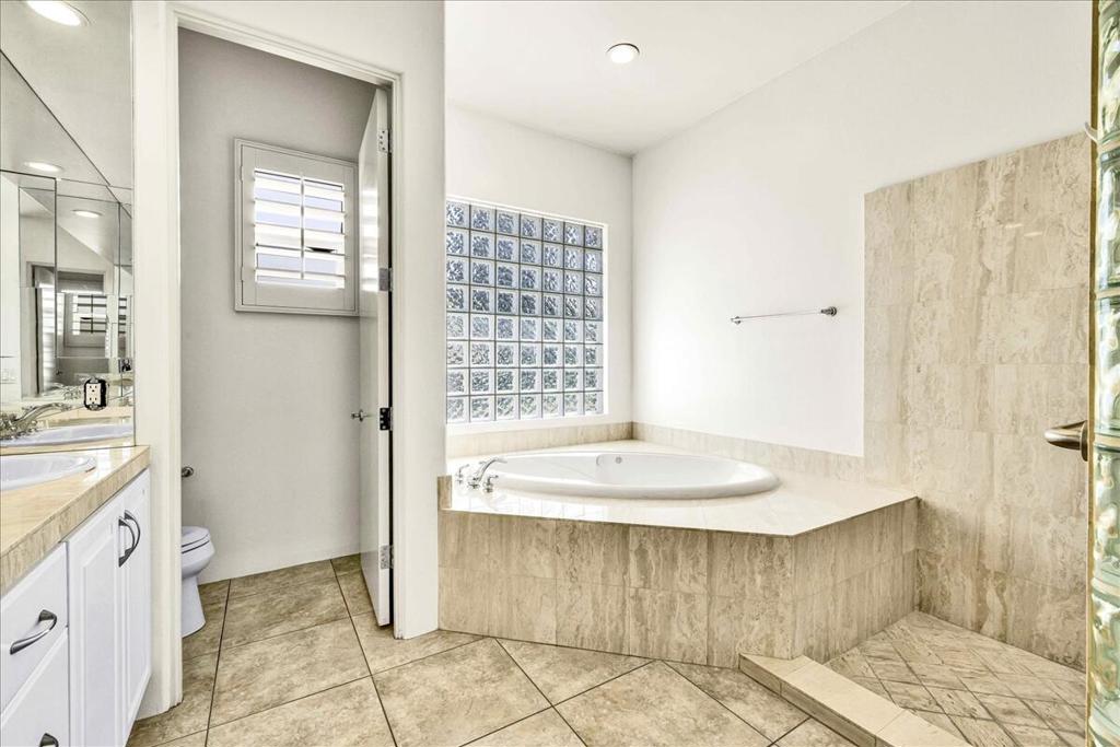 14 Collegiate Circle