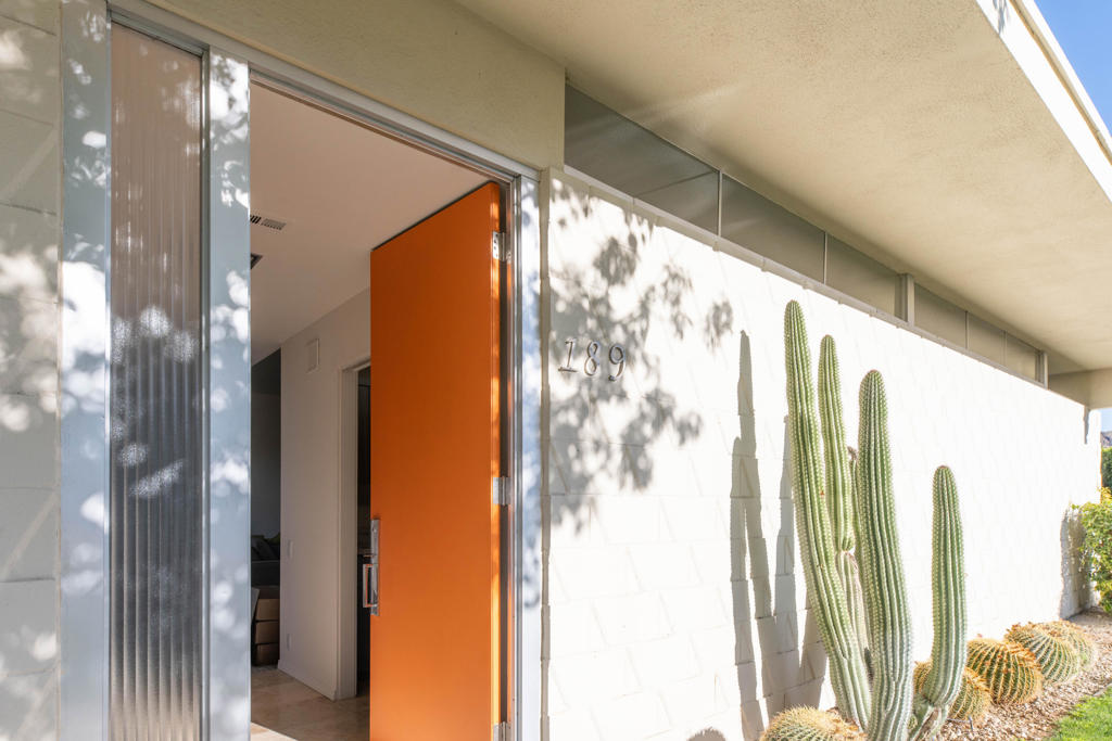 189 Desert Lakes Drive