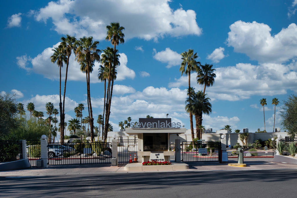 189 Desert Lakes Drive