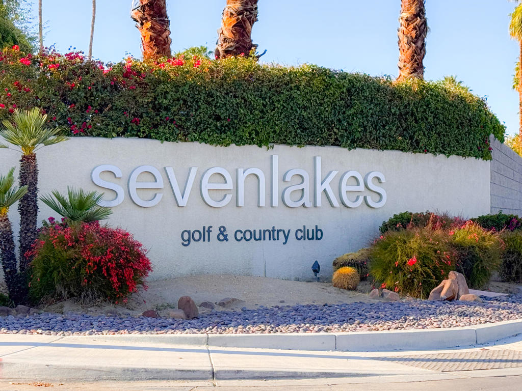 189 Desert Lakes Drive