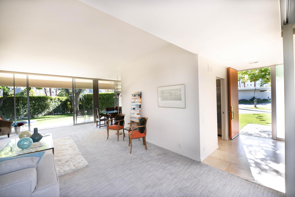 189 Desert Lakes Drive