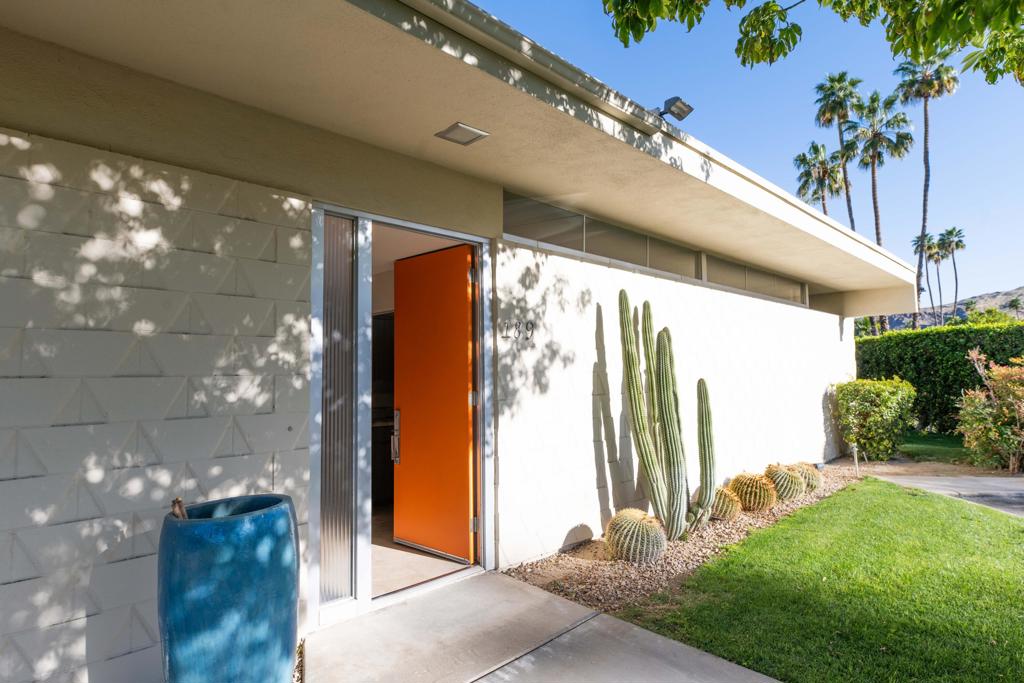 189 Desert Lakes Drive