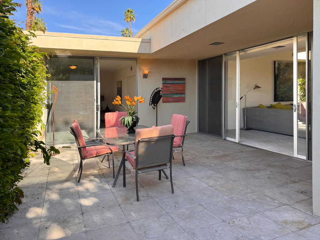 189 Desert Lakes Drive