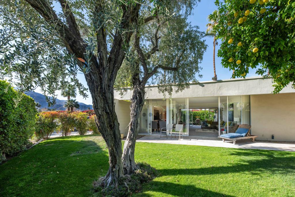 189 Desert Lakes Drive