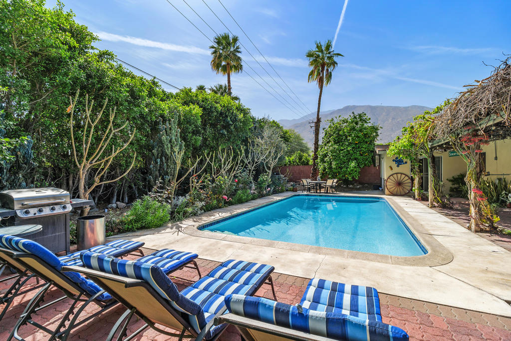 1065 E Sunny Dunes Road