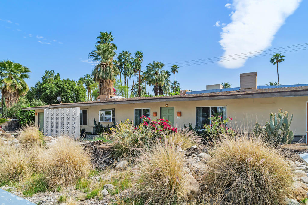 1065 E Sunny Dunes Road