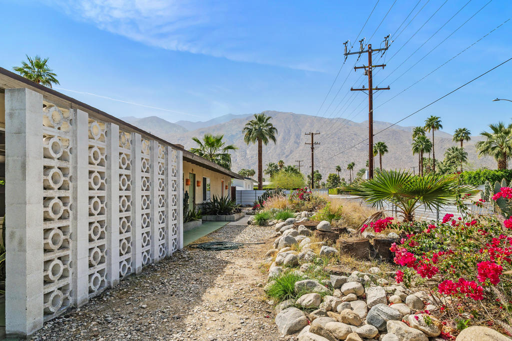 1065 E Sunny Dunes Road