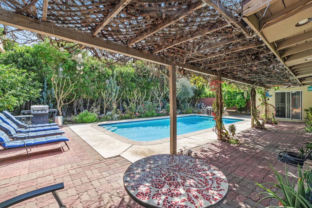 1065 E Sunny Dunes Road