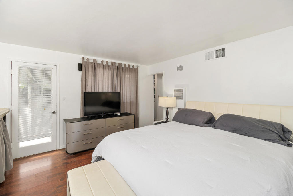 1065 E Sunny Dunes Road