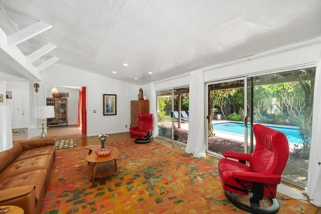 1065 E Sunny Dunes Road