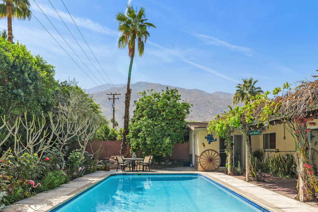 1065 E Sunny Dunes Road