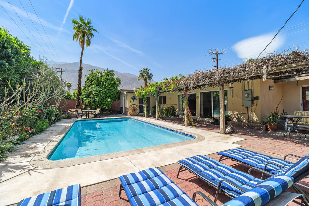 1065 E Sunny Dunes Road