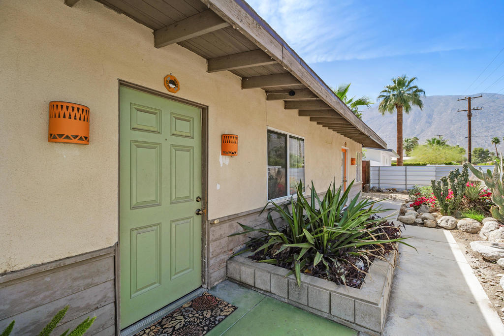 1065 E Sunny Dunes Road