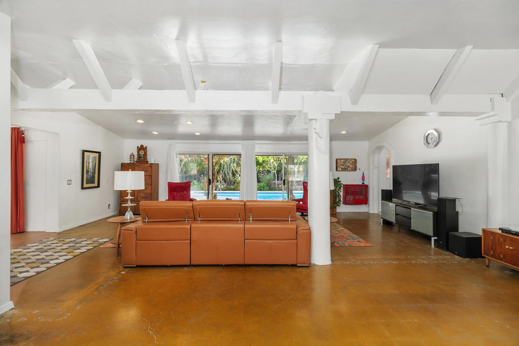 1065 E Sunny Dunes Road