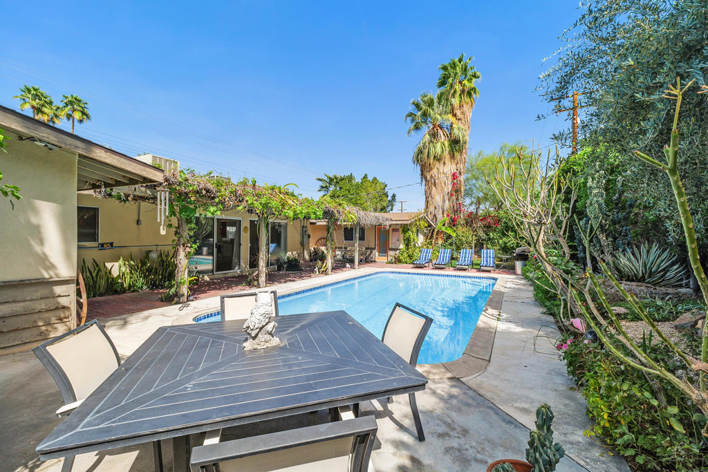 1065 E Sunny Dunes Road