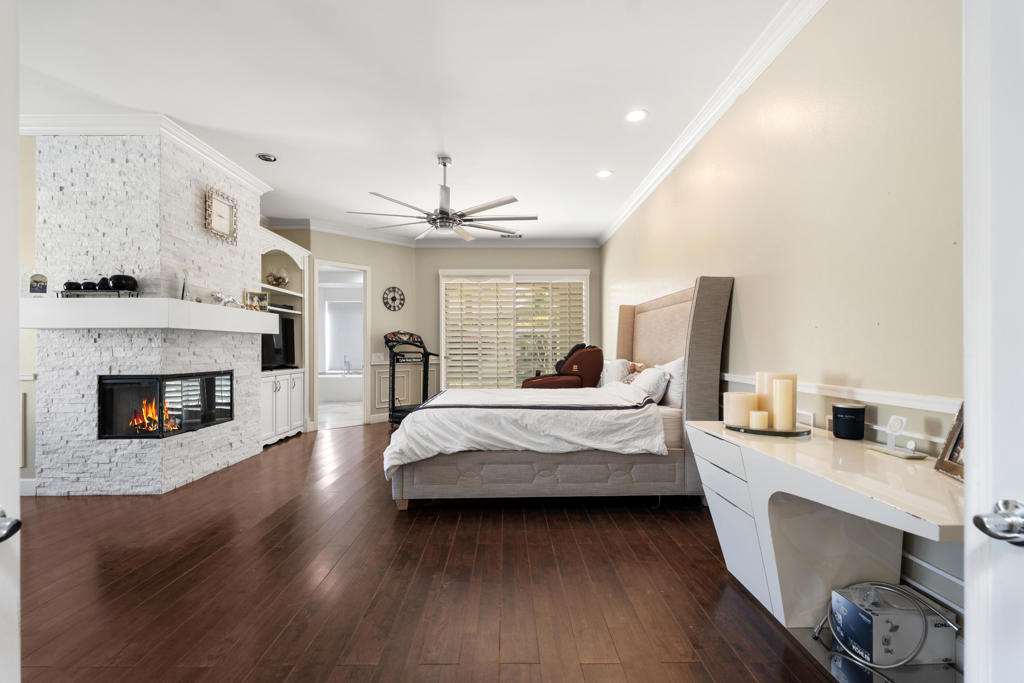 6 Voltaire Court