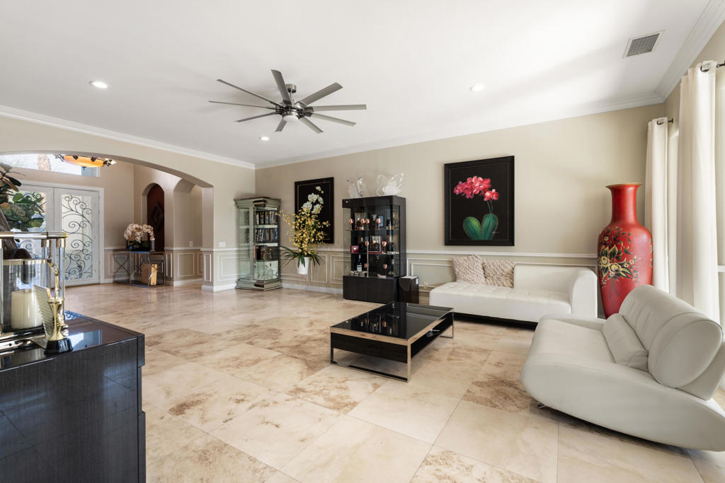 6 Voltaire Court