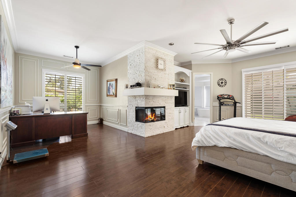 6 Voltaire Court