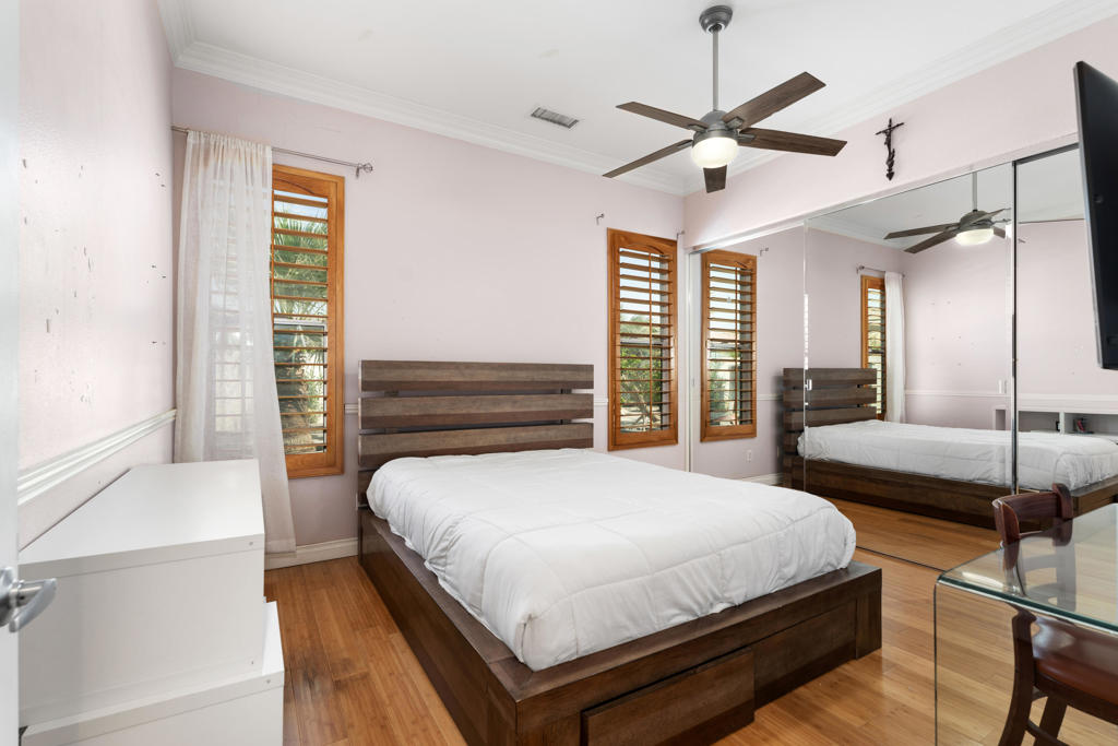 6 Voltaire Court