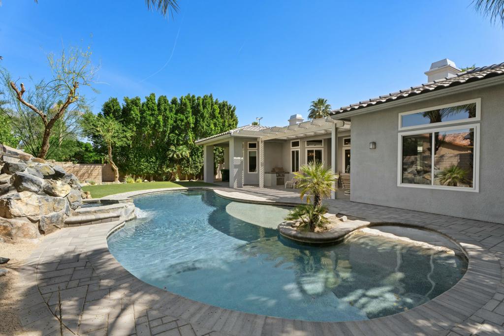 6 Taylor Avenue
