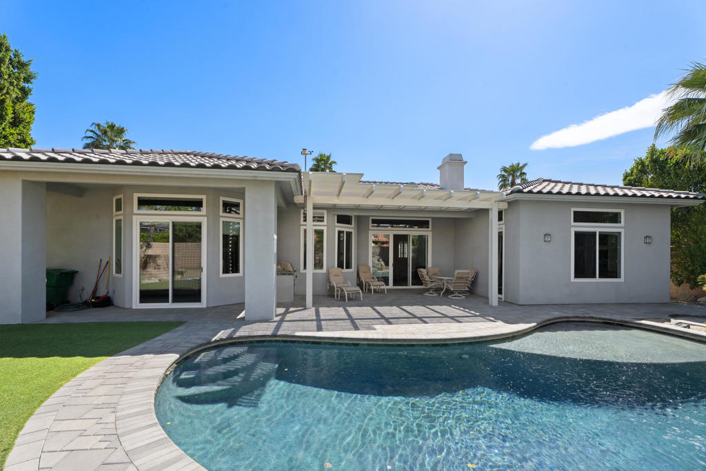 6 Taylor Avenue