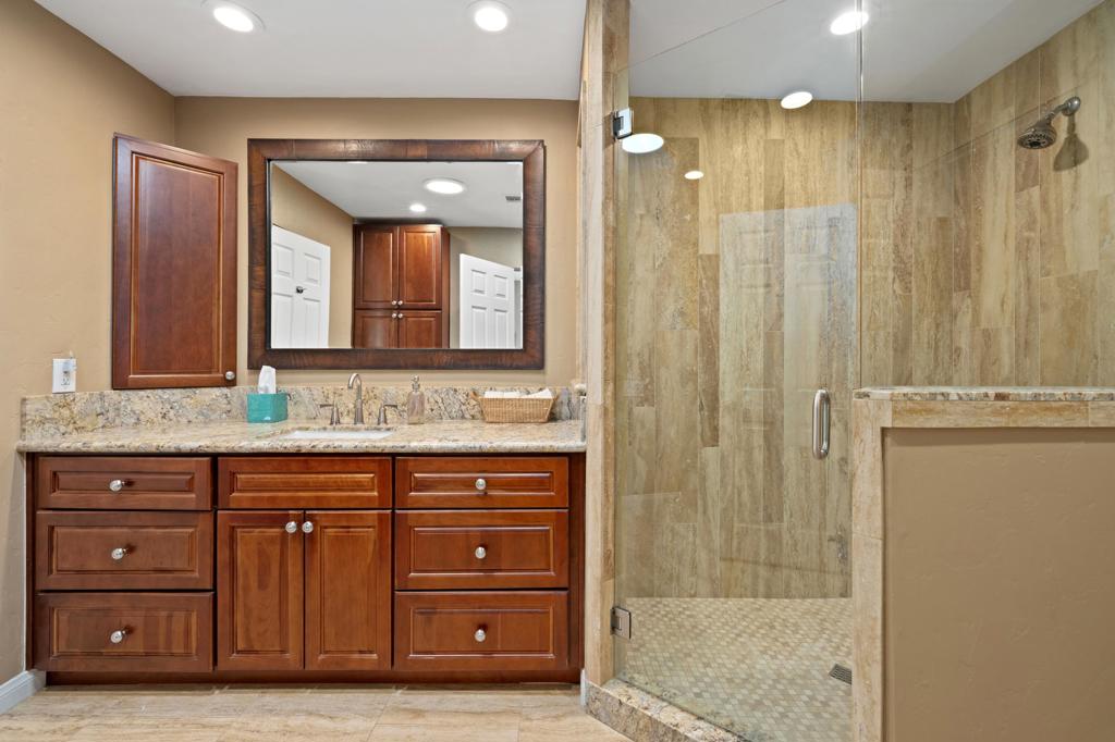 10122 Lakeview Drive