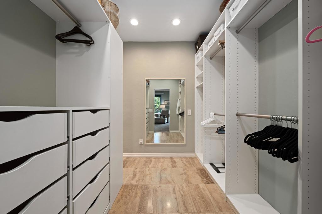 10122 Lakeview Drive