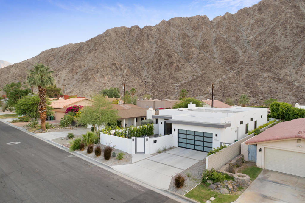 52085 Avenida Cortez