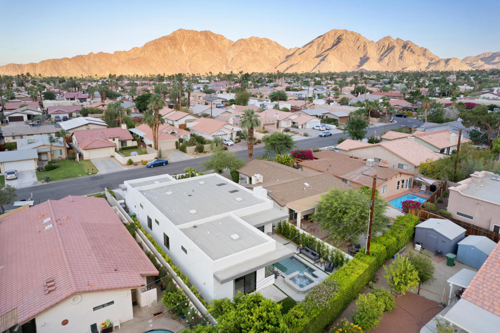52085 Avenida Cortez