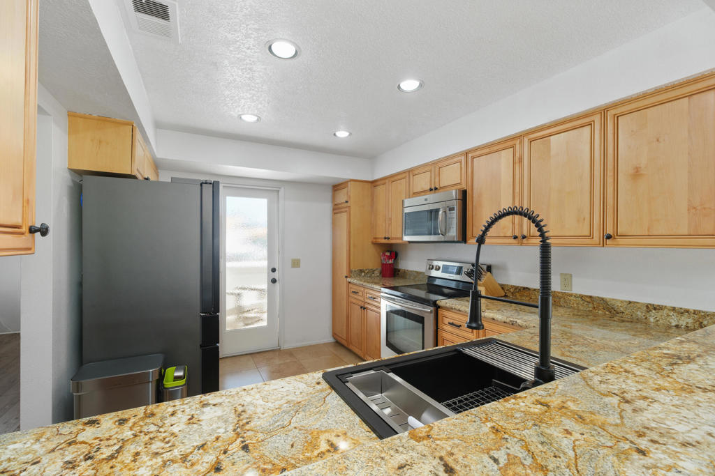 141 Desert Falls Circle