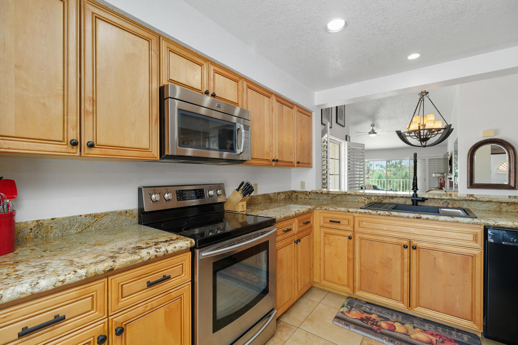 141 Desert Falls Circle