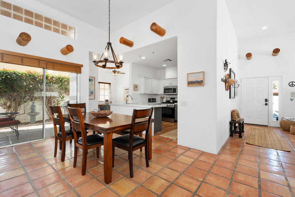 54860 Avenida Rubio