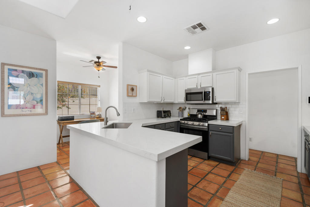 54860 Avenida Rubio