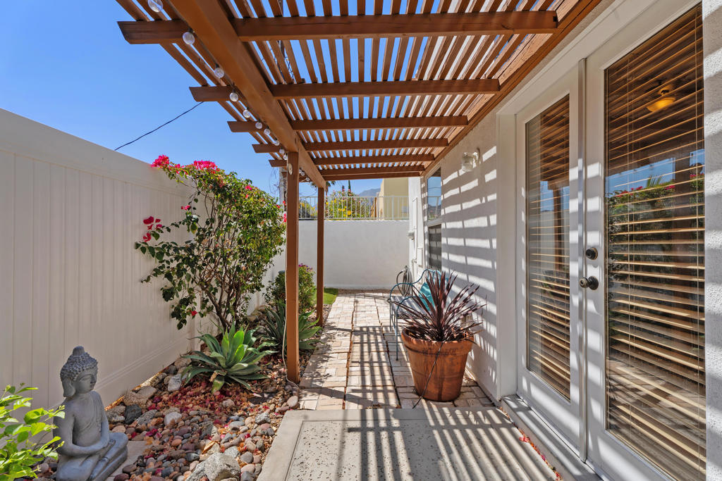 54860 Avenida Rubio
