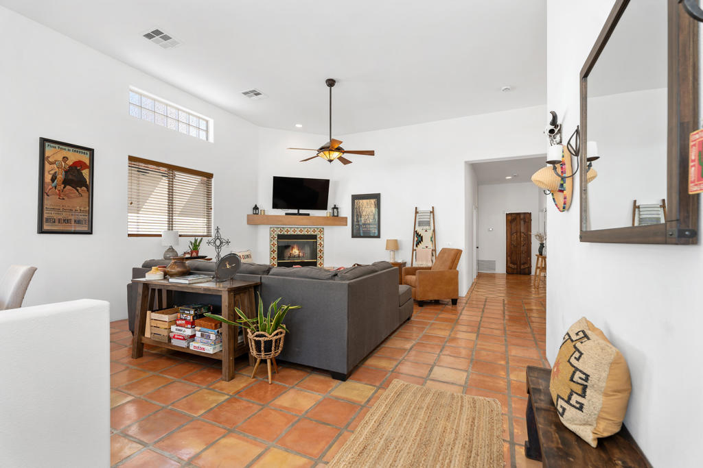 54860 Avenida Rubio