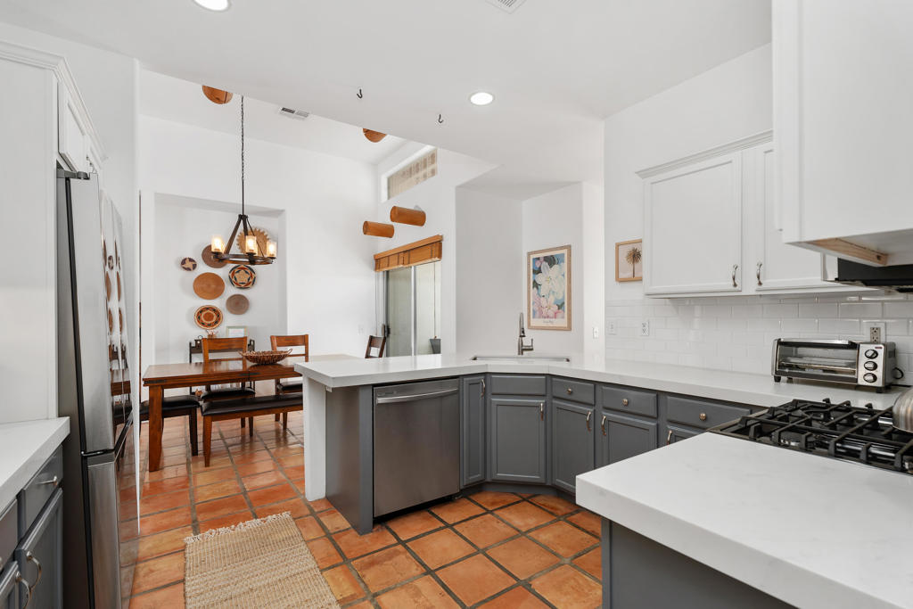 54860 Avenida Rubio