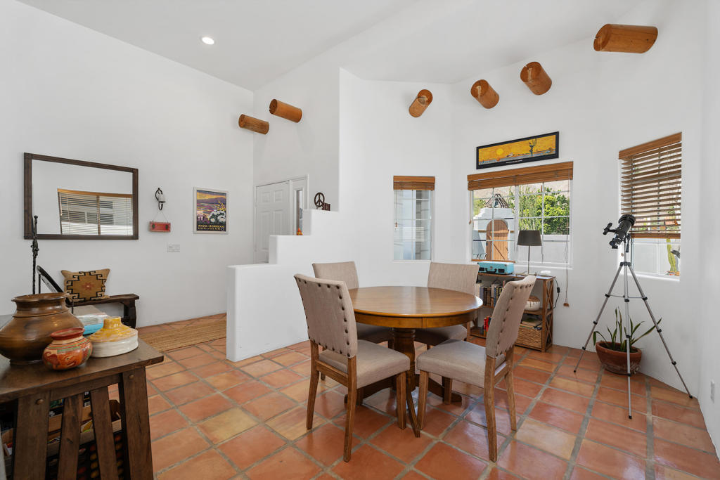 54860 Avenida Rubio