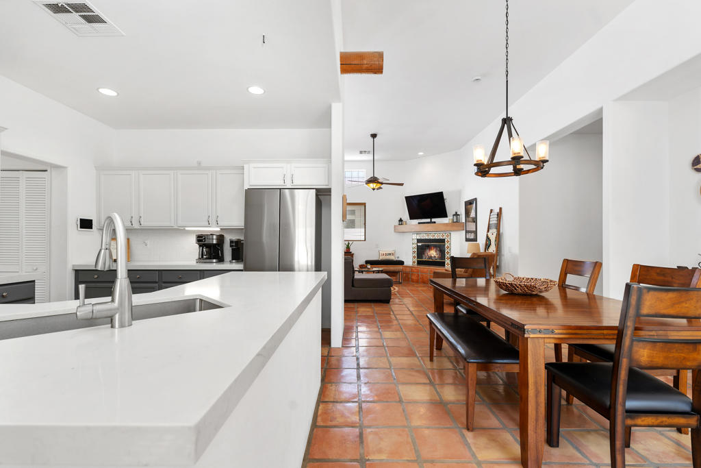 54860 Avenida Rubio