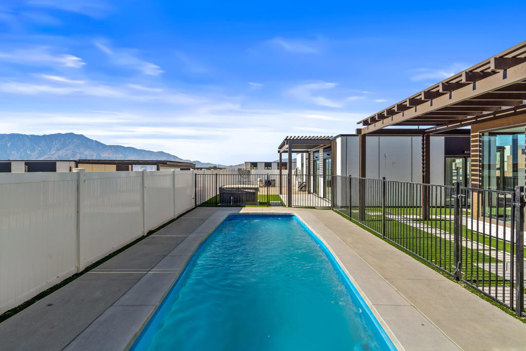 68645 Ridge Crest Way