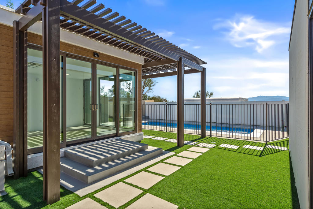 68645 Ridge Crest Way