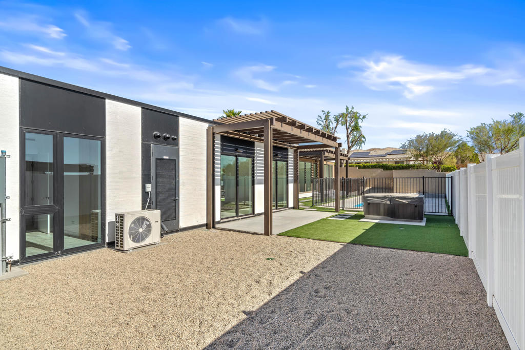 68645 Ridge Crest Way