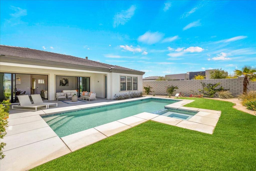 49901 Crescent Passage