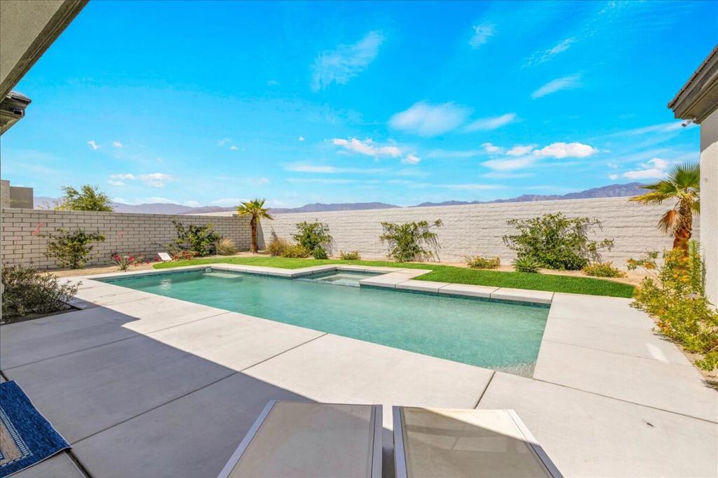 49901 Crescent Passage