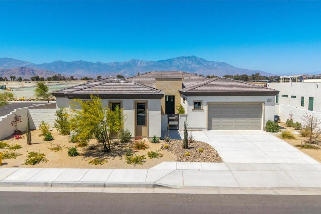49901 Crescent Passage