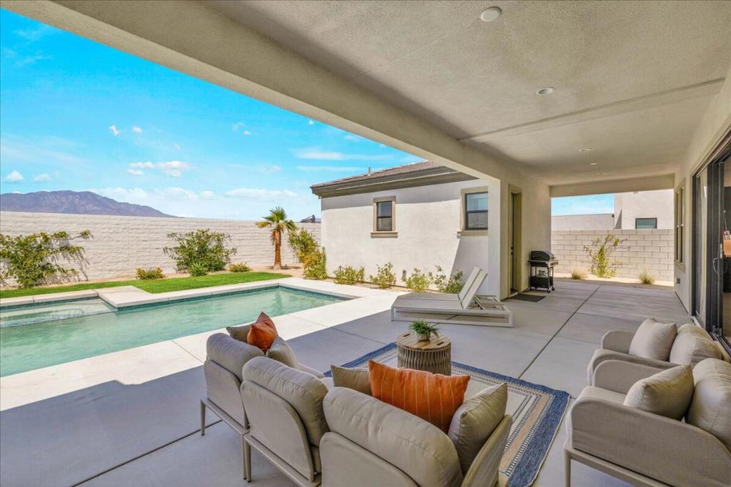 49901 Crescent Passage