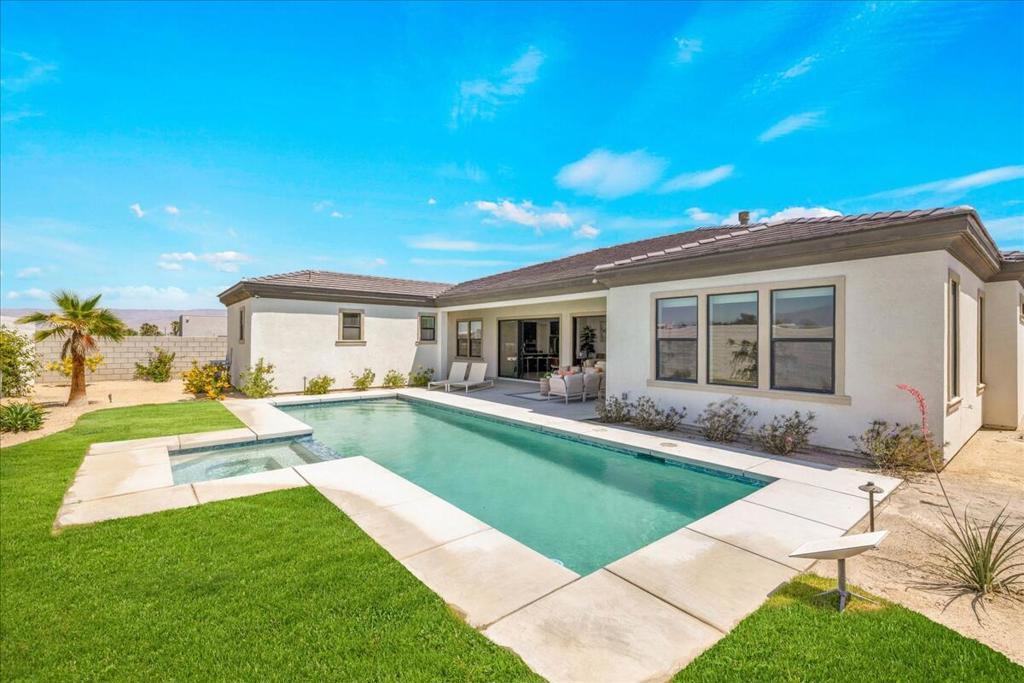 49901 Crescent Passage