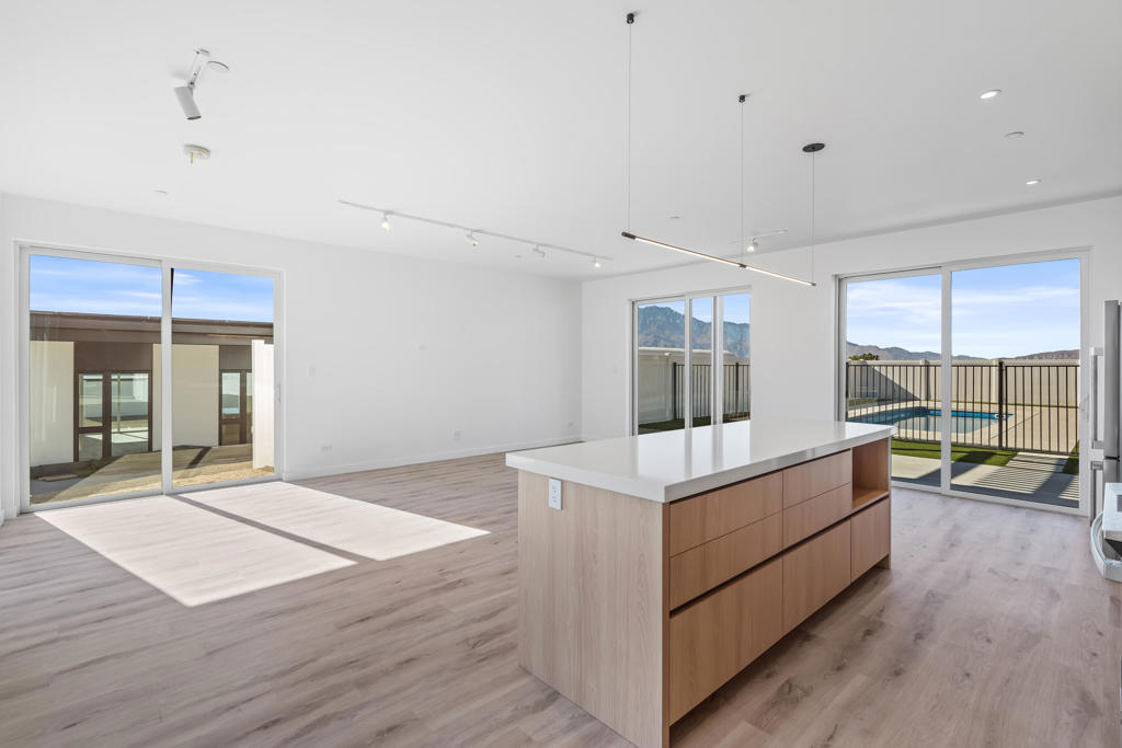 13837 Scenic Crest Circle