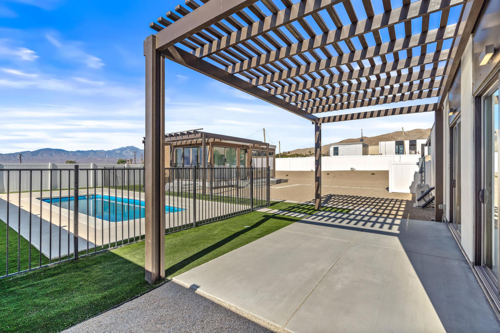 13837 Scenic Crest Circle