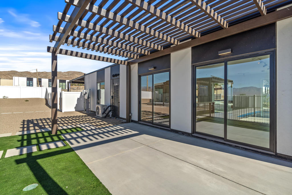 13837 Scenic Crest Circle